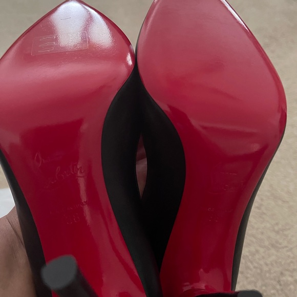 Apostrophe pump Christian Louboutin size 38-Fits 7 1/2 to 8. With bag, box &tips - Picture 7 of 11